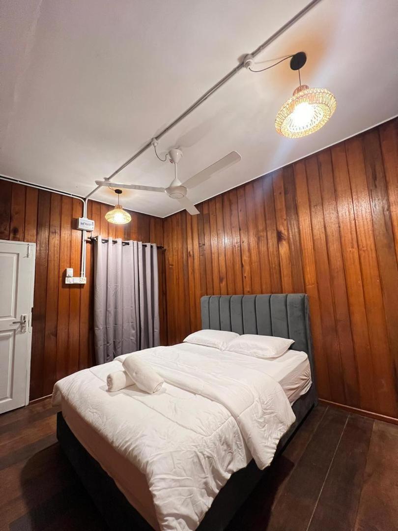 Kayangan Crystal Chalet カンポン・クアラ・ベシュット エクステリア 写真